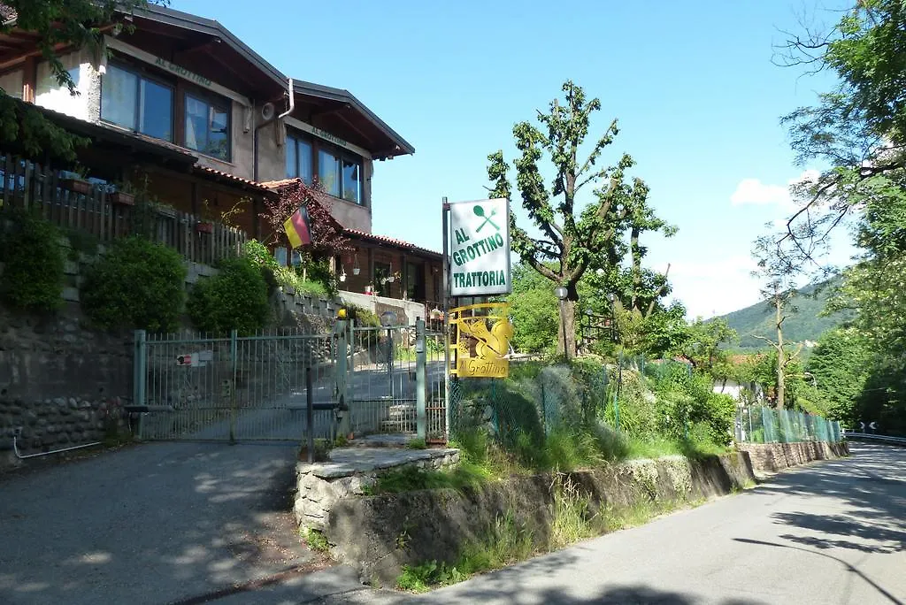 Trattoria Al Grottino Con Alloggio Hotel Brusimpiano Italy