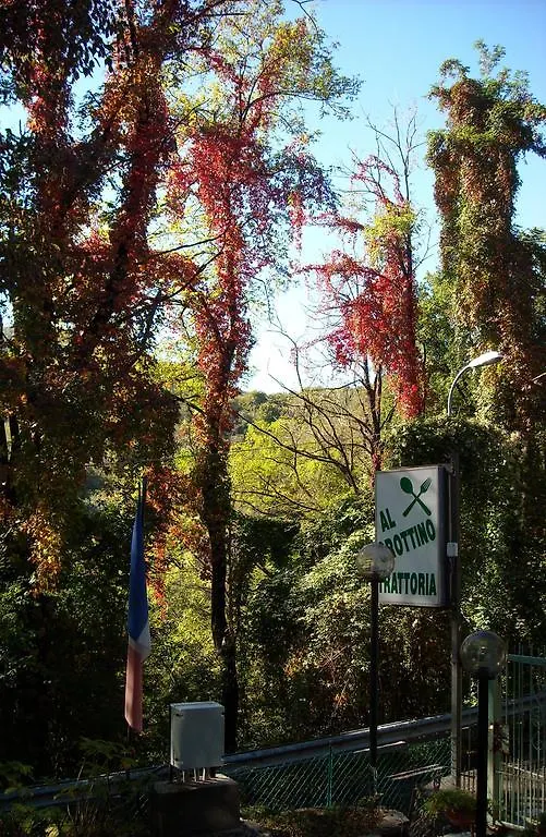Inn Trattoria Al Grottino Con Alloggio Hotel Brusimpiano Italy